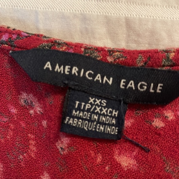 Red floral top - Picture 2 of 2